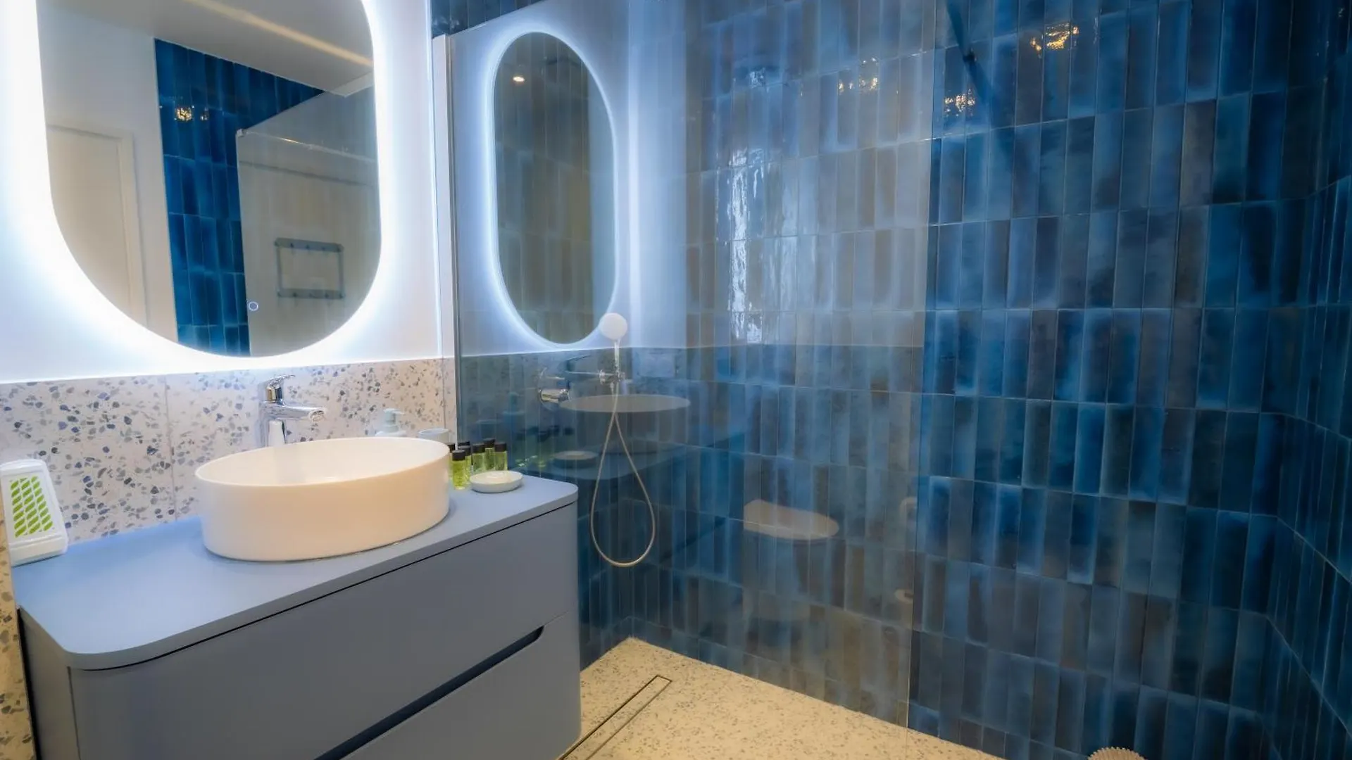 Apartamento #301- Heart Of Vieil Antibes - Place Nationale-High-End Newly Renovated & Furnished Appartment